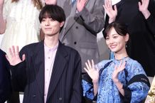 映画『山田くんとLv999の恋をする』(公開中)公開記念舞台挨拶で笑顔を見せるW主演の作間龍斗＆山下美月