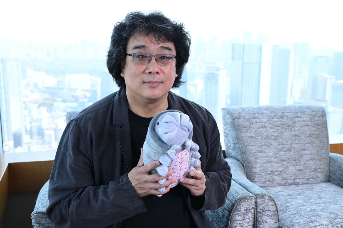 ミッキー17』でポン・ジュノ監督が描いた、人間とクリーチャーの対比 