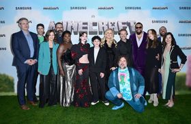 左からダニエル・ブルックス、エマ・マイヤーズ、セバスチャン・ハンセン、ジェニファー・クーリッジ、ジャック・ブラック、ジェイソン・モモア