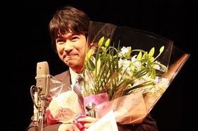 『クヒオ大佐』『南極料理人』でヨコハマ映画祭・主演男優賞受賞の堺雅人はちょっぴり緊張しながらも笑顔でスピーチ