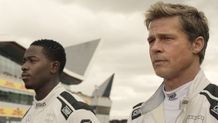 伝説的カリスマF1ドライバー：ソニー(ブラッド・ピット)と、若きルーキー・ジョシュア(ダムソン・イドリス)