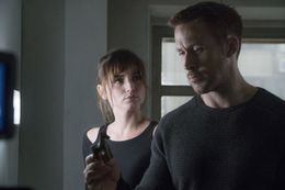 ヒロインに抜擢されたアナ・デ・アルマス。クリっとした瞳やふくっとした頬、ポニーテール姿もかわいらしい！