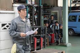 妹の結婚式でのスピーチを必死で練習する兄、俊樹(鈴木亮平)