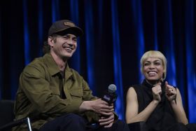 アナキン・スカイウォーカー役のヘイデン・クリステンセンとアソーカ役のロザリオ・ドーソンが登場！