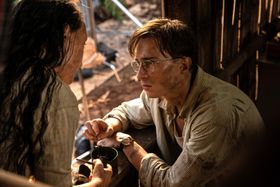 ルカ・グァダニーノ監督最新作『クィア／QUEER』新星ドリュー・スターキーの優美さが光る場面写真