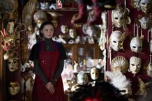 玉城ティナ演じる幸運に翻弄される仮面職人、マリア