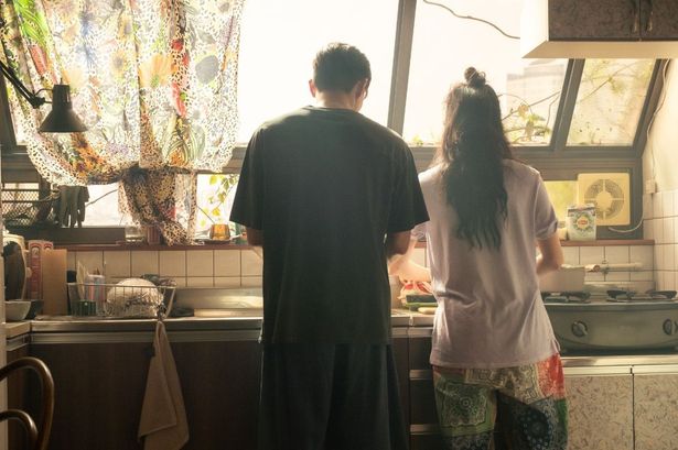ルームシェアをしながら、それぞれの生活を送る2人