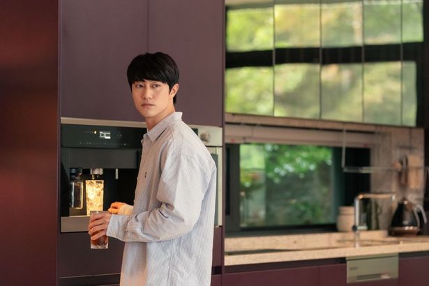 大学時代にジェヒと親密な関係を築くジュンス(クァク・ドンヨン)