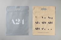 パンフレット 映画 A24作品のパンフレットを見せびらかして、映画館から家まで帰