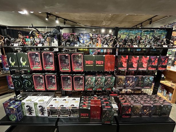 高円寺店取り扱い商品の一例 ネカ製エイリアン&プレデター アクションフィギュアたち