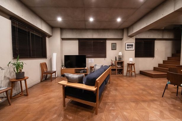 細部にまでこだわられた、スタジオ内とは思えないリアルさのセットが広がっていた