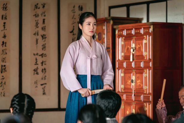 「ジョンニョン：スター誕生」で主人公のライバル、ホ・ヨンソを演じたシン・イェウン