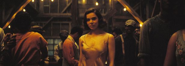 スタックの元恋人メアリーを演じるのは『バンブルビー』のヘイリー・スタインフェルド
