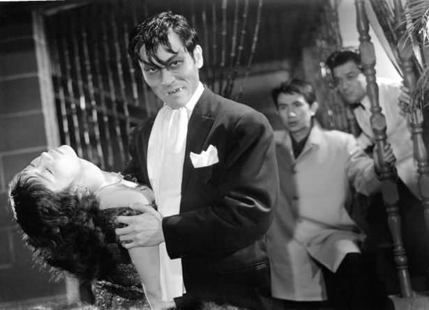 意外なことに、100本近い監督作のなかで怪奇・怪談映画は8本のみ(画像は『女吸血鬼』より)