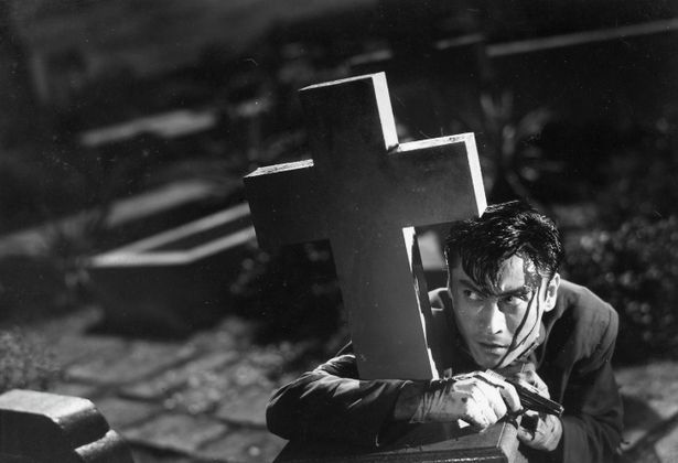 代表作の数々から、“怪談映画の巨匠”と呼ばれる中川信夫監督(画像は『憲兵と幽霊』より)