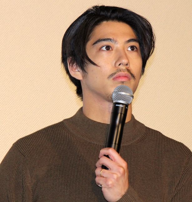 上映会に参加した賀来賢人