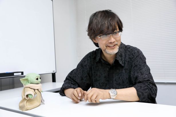 しゃべるグローグーのおもちゃと一緒に、山崎貴監督にインタビュー！