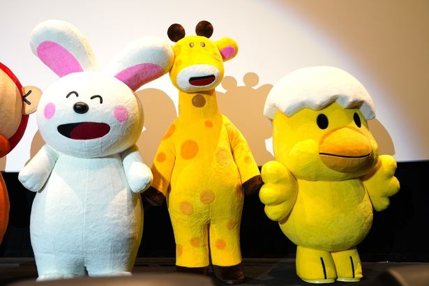 かわいいを武器に舞台挨拶に登場！