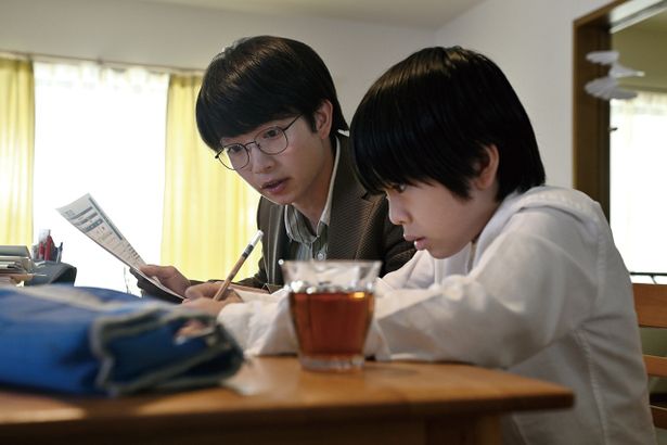 それぞれの視聴者が語る”真相”はミステリー仕立てになっている