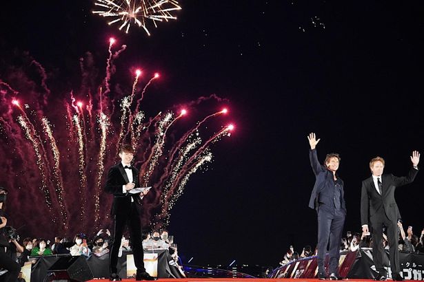 横浜で日本のファン400人と花火を堪能！