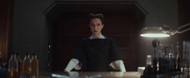 ルーセンのスパイ活動を補佐するクレヤ・マーキ