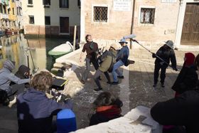 高橋一生主演『岸辺露伴は動かない　懺悔室』命がけの“ポップコーンバトル”に挑んだメイキング＆オフショット画像