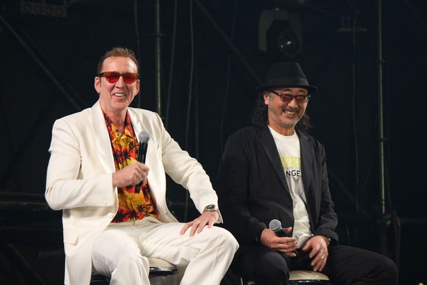 【写真を見る】ニコラス・ケイジと大塚明夫が並んで座る超貴重な瞬間！