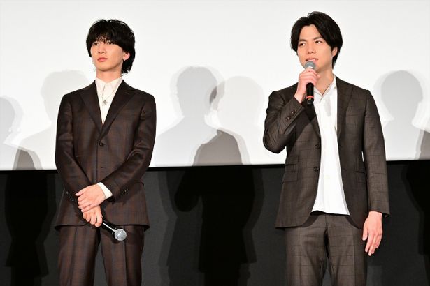 左から藤井流星、 重岡大毅