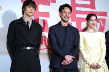 映画『宝島』(9月19日公開)の完成報告会見に登壇した主演の妻夫木聡、共演の広瀬すず、窪田正孝