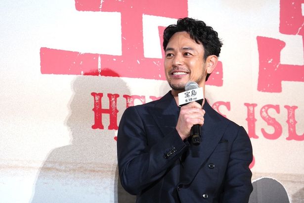 舞台となったコザは自身にとって特別な場所と語っていた