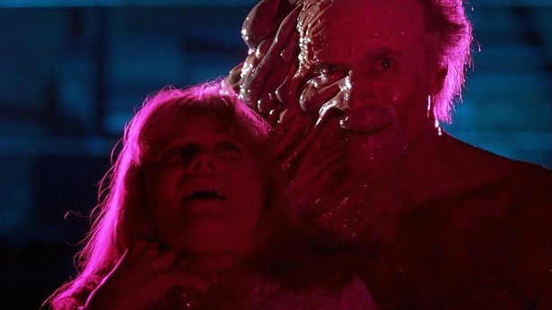 狂気の実験によって異次元の扉が開く『フロム・ビヨンド』