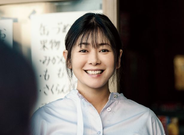 真司を献身的に支える妻、美和子(真木よう子)