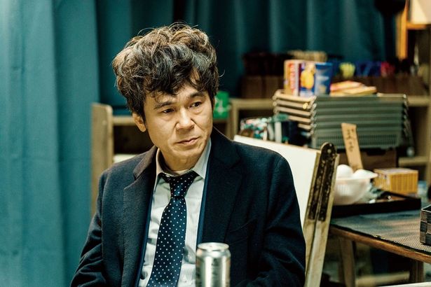 金子と古くから知り合いで、横川の事件を担当する弁護士、久保木(甲本雅裕)