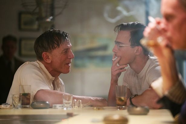 バロウズの自伝的小説を映画化した『クィア／QUEER』