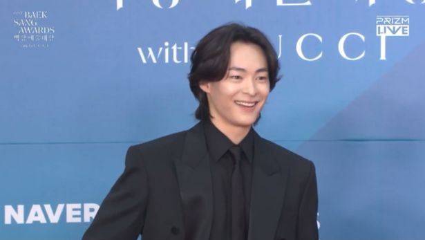 照れ笑いがキュートなソン・ゴニ