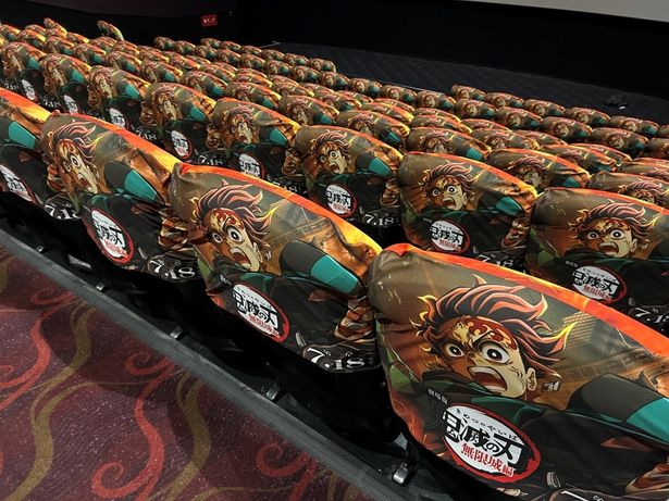 バックプリントは鬼気迫る表情の竈門炭治郎が！