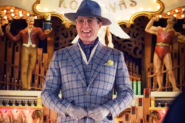 【写真を見る】落ち目の俳優、フェニックス・ブキャナン役を好演したヒュー・グラント(『パディントン2』)