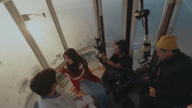 【写真を見る】是枝監督、『ベイビー・ブローカー』の撮影の屈辱を晴らす!?少人数で挑んだ観覧車の撮影風景