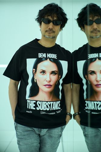 『サブスタンス』狂気の始まりが描かれた冒頭映像＆小島秀夫起用のGEEKS RULEコラボTシャツも