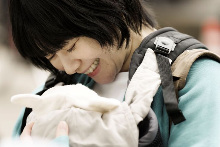 真木よう子演じる差入屋を営む金子の妻、美和子