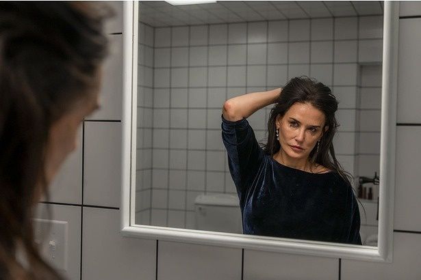 3位はデミ・ムーアの怪演にのけぞる『サブスタンス』