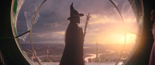 偉大なオズの魔法使いに力を見出されたエルファバは、グリンダとともにエメラルドシティへ旅立ち、オズに隠され続けていた秘密を知る