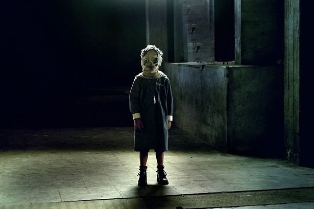 恐ろしくもせつない物語で、映画祭や映画賞で絶賛された『永遠のこどもたち』
