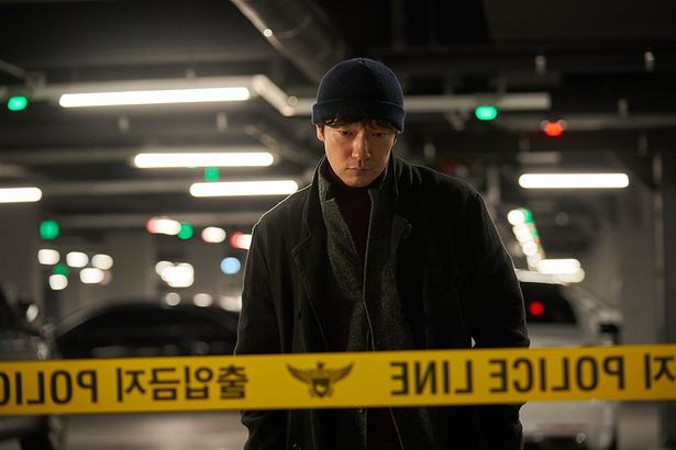 捜査一課のエリート刑事キム・ハンセム(ソン・ソック)