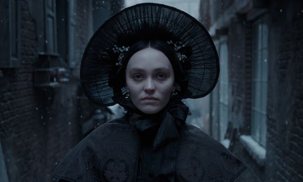 リリー＝ローズ・デップ演じる主人公のエレン(『ノスフェラトゥ』)