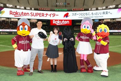 映画『見える子ちゃん』に出演のなえなのが、楽天スーパーナイターのセレモニアルピッチに登場