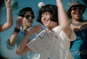 80年代後半の夏を舞台に、闘病中の父と仕事に追われる母と暮らす11歳の少女を描く『ルノワール』