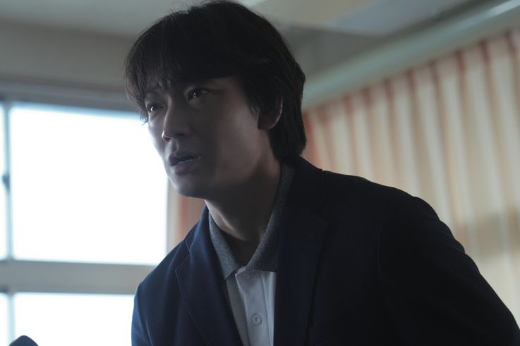 必死になにかを訴えかける薮下の鬼気迫る表情をとらえた場面写真