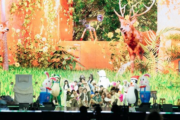 アッパーな一面が楽しめるポップな演出もSEVENTEENのライブの魅力