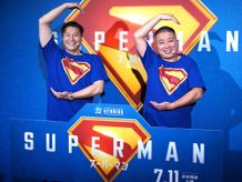 チョコレートプラネットの長田庄平と松尾駿が映画『スーパーマン』(7月11日公開)のスーパーアンバサダーに就任！